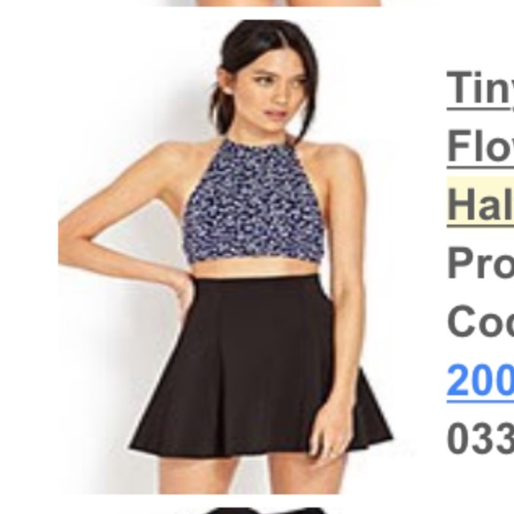 Navy & white floral print crop top with open back✨ - Picture 2 of 7